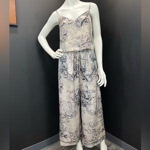 Pajama set. Size Large.